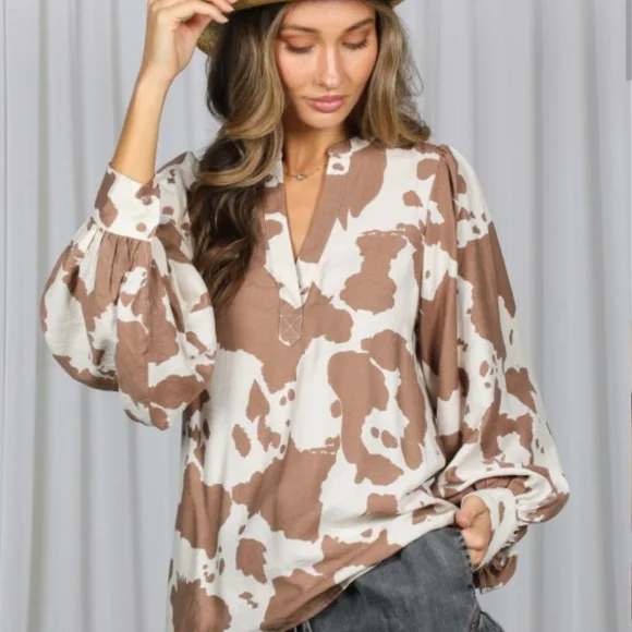 Size L! NWTS! Blouse Western Inspired Cowprint V-neck With Puffy Sleeves - Picture 5 of 6